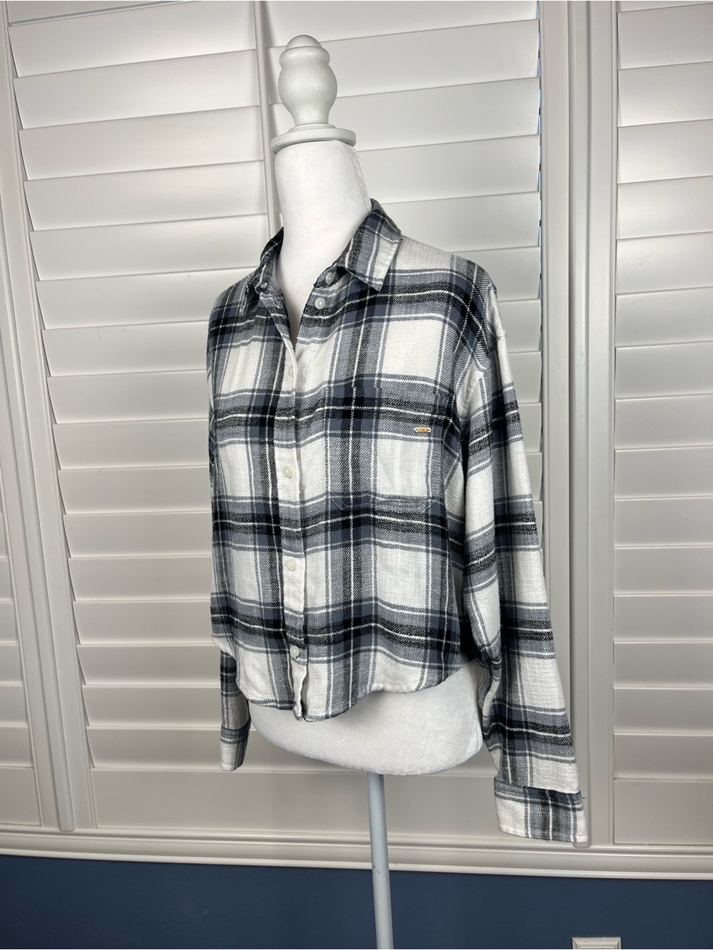 PINK Cropped Black & White Plaid Flannel Button-Up Shirt Size Small